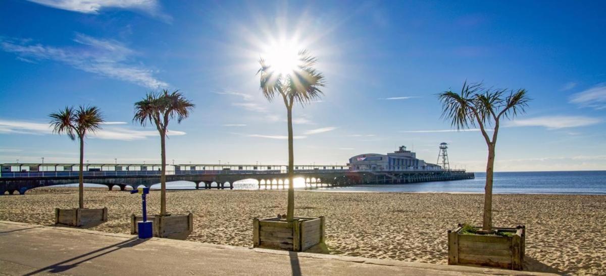 Top Floor Sandbanks Apartment With Free Parking Just Minutes From The Beach And Bars Canford Cliffs Esterno foto