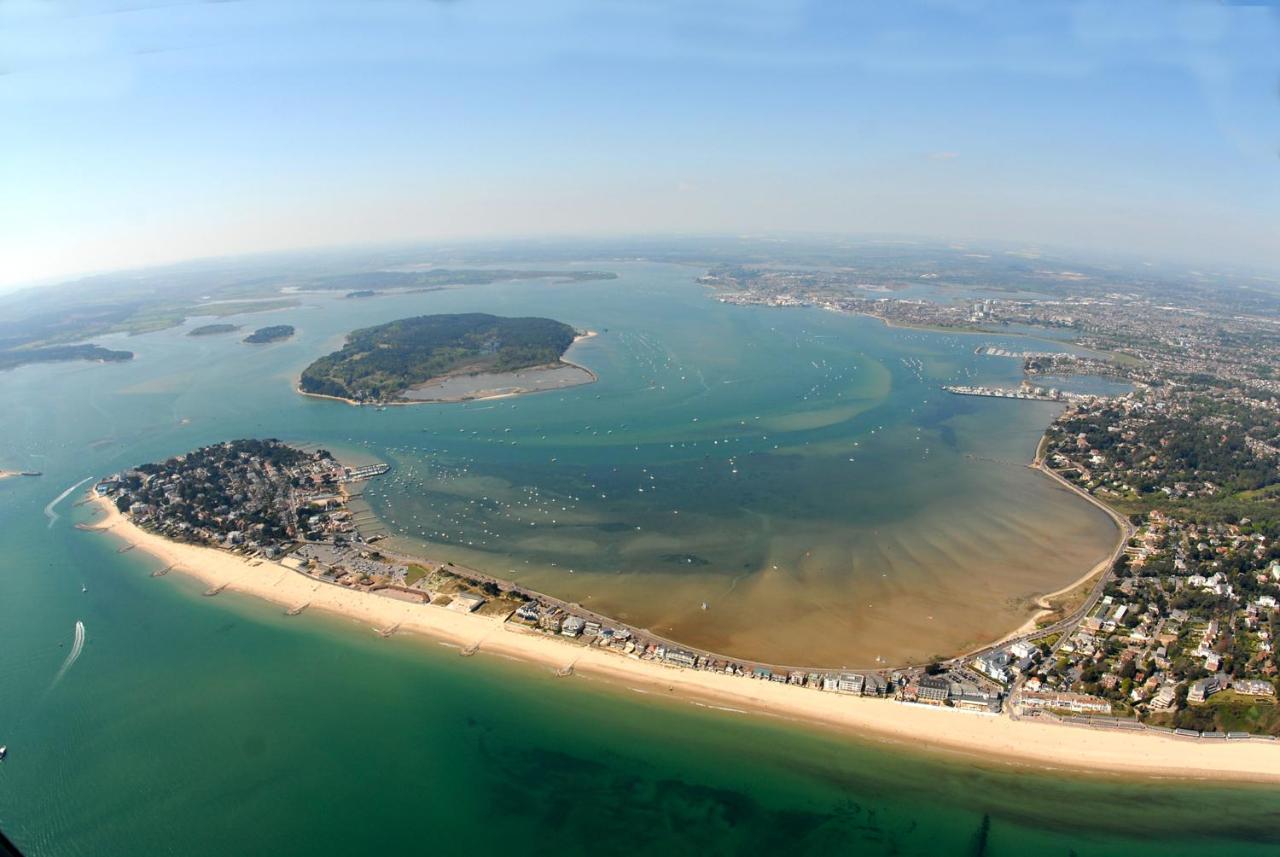 Top Floor Sandbanks Apartment With Free Parking Just Minutes From The Beach And Bars Canford Cliffs Esterno foto