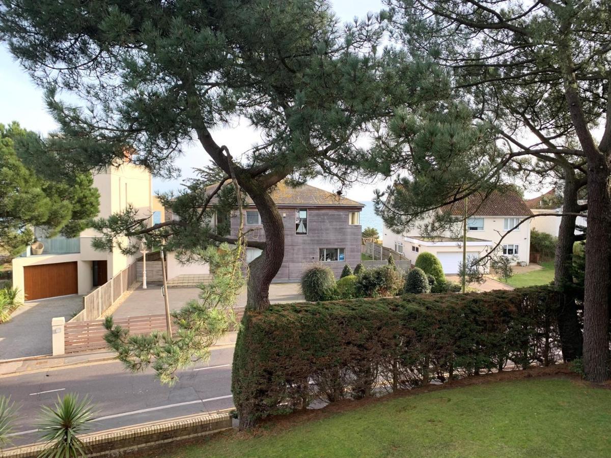 Top Floor Sandbanks Apartment With Free Parking Just Minutes From The Beach And Bars Canford Cliffs Esterno foto
