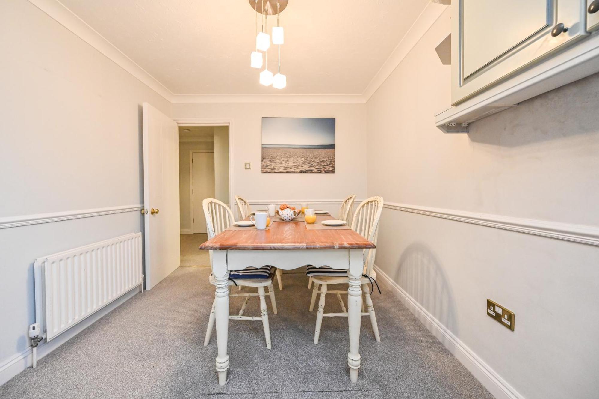 Top Floor Sandbanks Apartment With Free Parking Just Minutes From The Beach And Bars Canford Cliffs Esterno foto