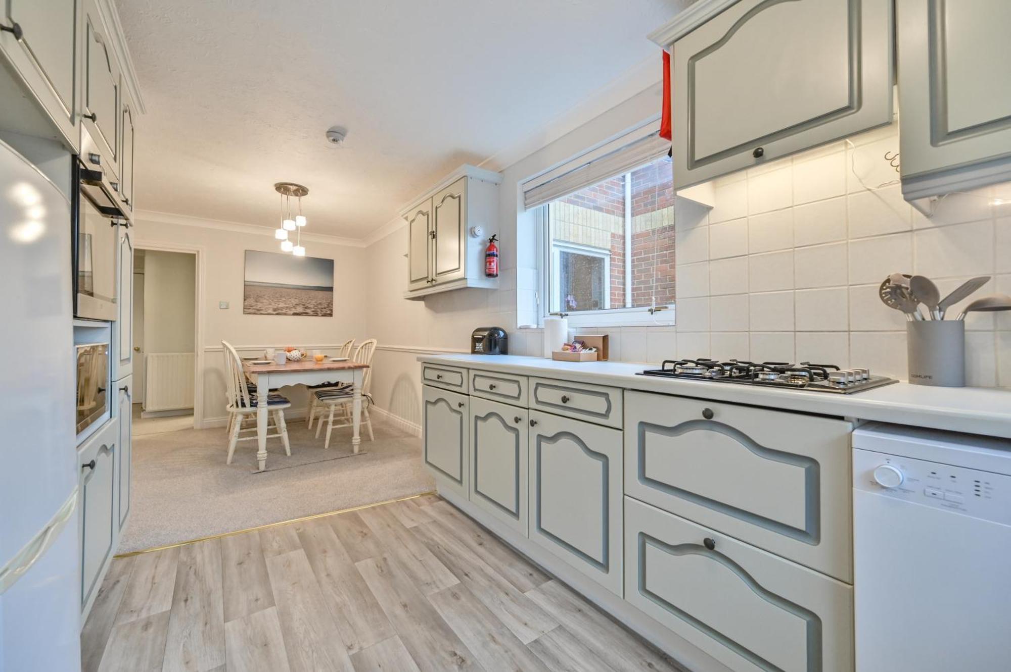 Top Floor Sandbanks Apartment With Free Parking Just Minutes From The Beach And Bars Canford Cliffs Esterno foto