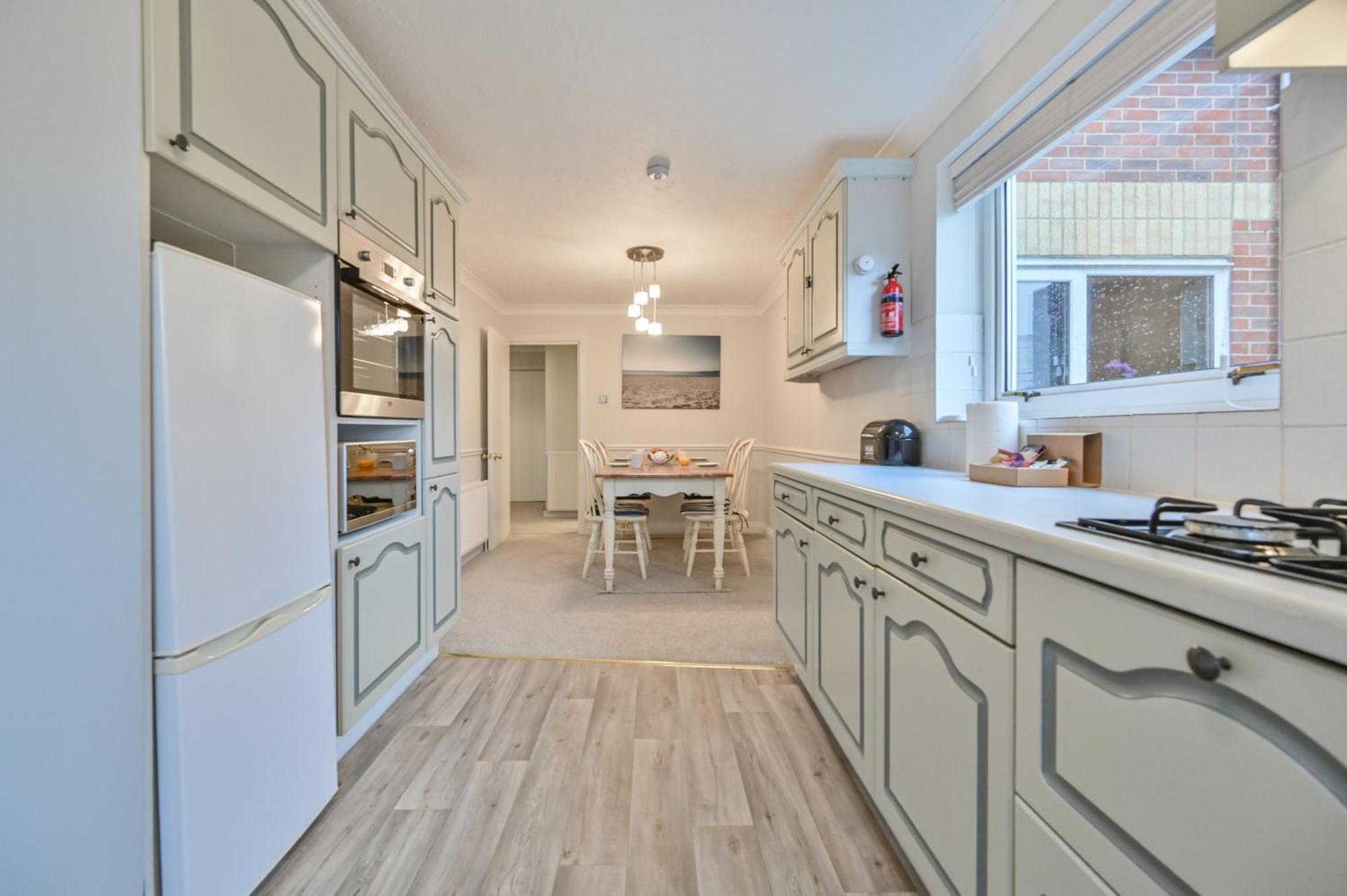 Top Floor Sandbanks Apartment With Free Parking Just Minutes From The Beach And Bars Canford Cliffs Esterno foto
