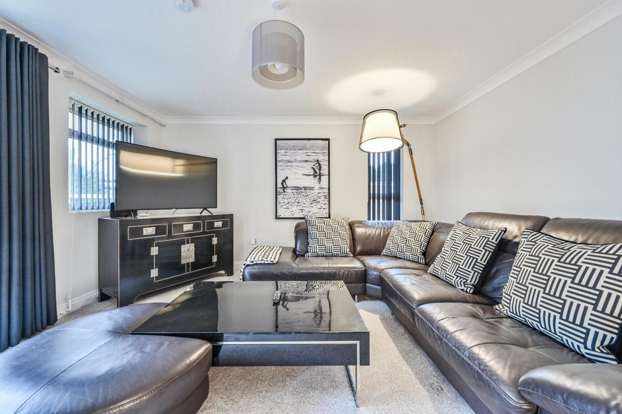 Top Floor Sandbanks Apartment With Free Parking Just Minutes From The Beach And Bars Canford Cliffs Esterno foto