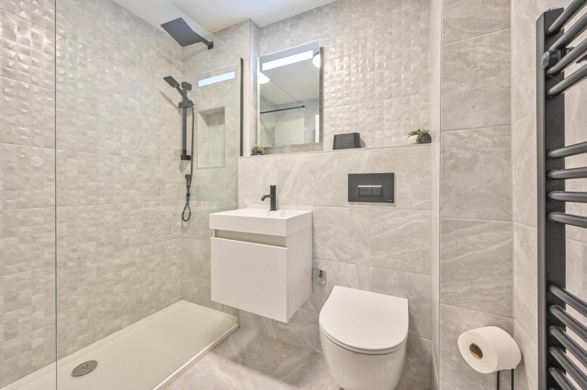 Top Floor Sandbanks Apartment With Free Parking Just Minutes From The Beach And Bars Canford Cliffs Esterno foto