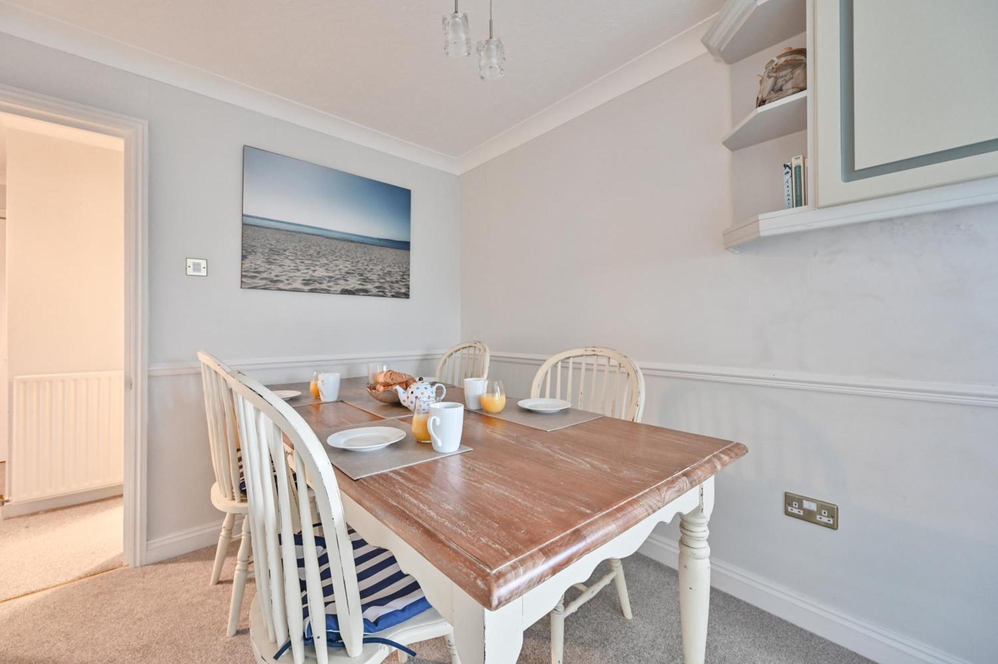 Top Floor Sandbanks Apartment With Free Parking Just Minutes From The Beach And Bars Canford Cliffs Esterno foto